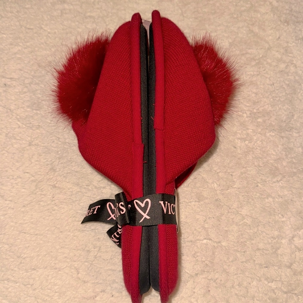 BNWT Victoria’s Secret Red Knit Pom Pom Slipper Slides